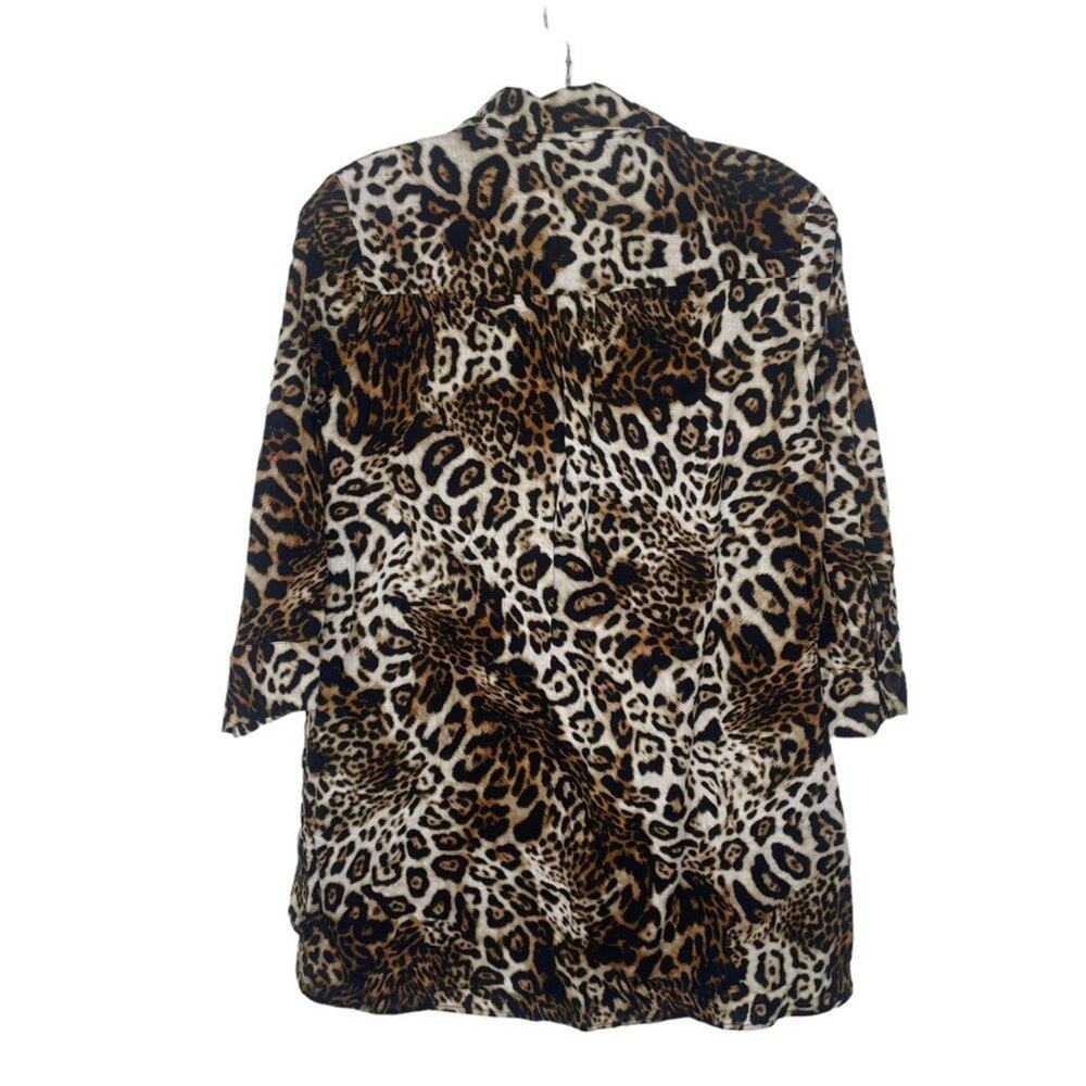East 5th Womens Top Size XS Animal Print 3/4 Sleeve Button Front Shirt - Picture 2 of 15